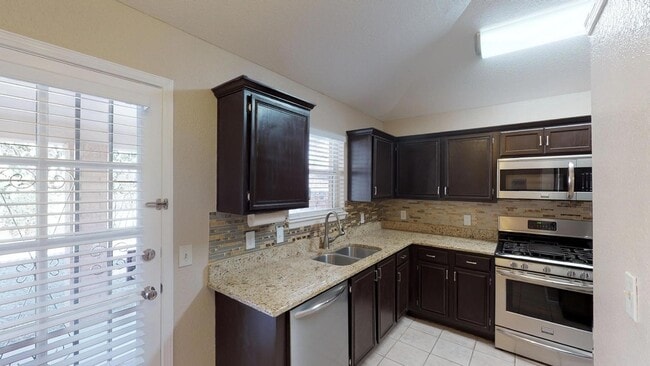Building Photo - 1108 Coyote Ln