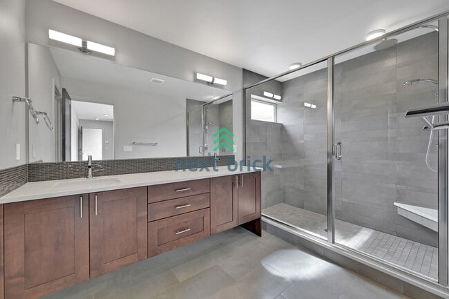 Building Photo - Sleek and Spacious Townhome with Gourmet K...