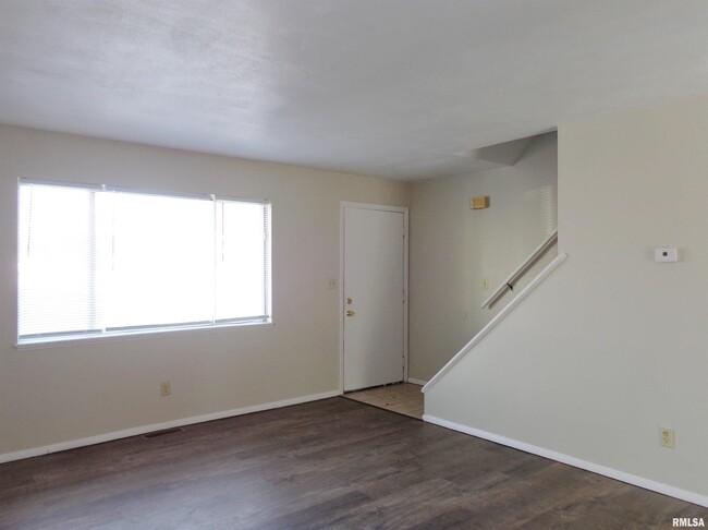 Building Photo - 4733 W Merol Ct