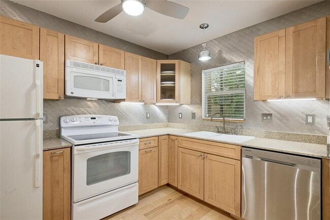 Building Photo - 5330 Balcones Dr