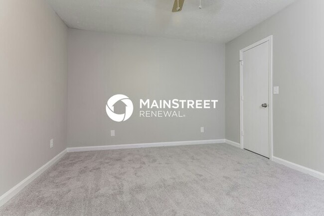 Building Photo - 3 Bedroom Pet-Friendly Home in Snellville, GA with Main Street Renewal