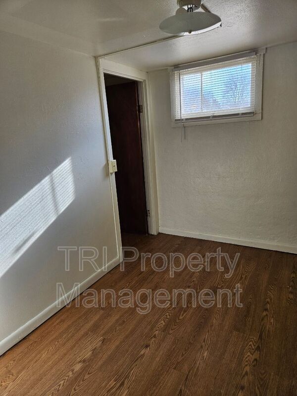 Building Photo - 2204 9th St