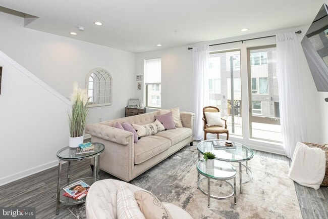 Building Photo - 3123 Beachview Ln