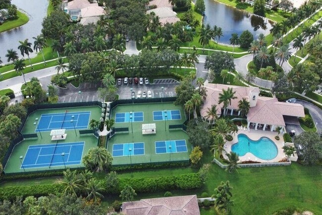 Building Photo - 813 Niemen Dr