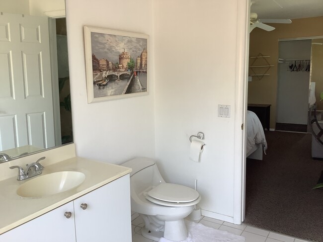 Building Photo - 19251 Oxnard St