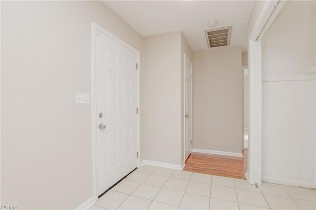 Building Photo - 578 Peregrine St