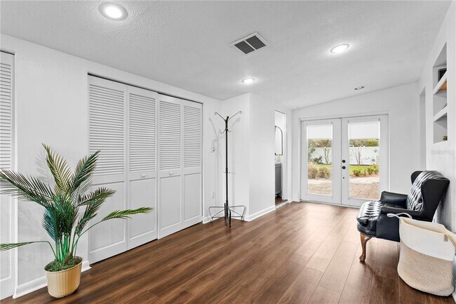 Building Photo - 2407 S Lois Ave