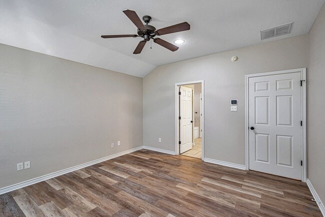 Building Photo - 5409 San Saba Ct