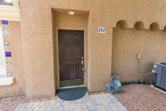 Building Photo - Available! 2 Bedroom Townhome inside Pacif...