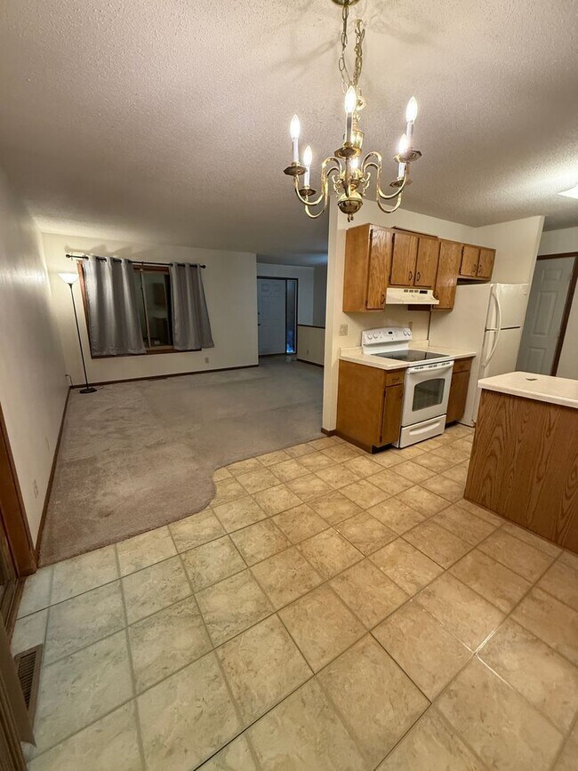 Building Photo - PP - 14 - Grandview Ave