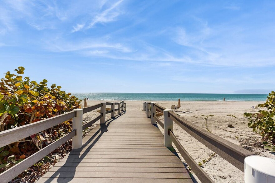 Building Photo - 1109 Gulf of Mexico Dr