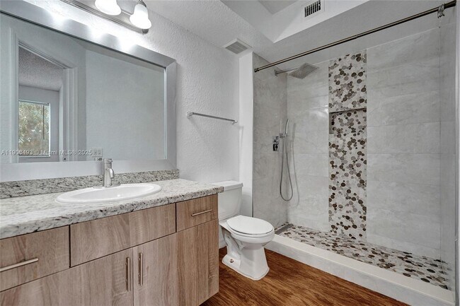 Building Photo - 417 Vista Isles Dr