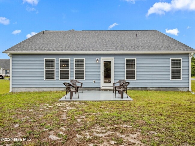 Building Photo - 227 Patriot Dr