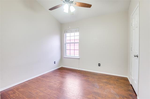 Building Photo - 915 Simi Dr