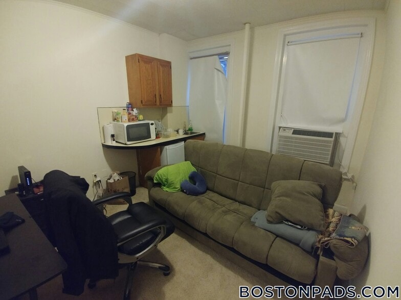 Building Photo - 1223 Beacon St