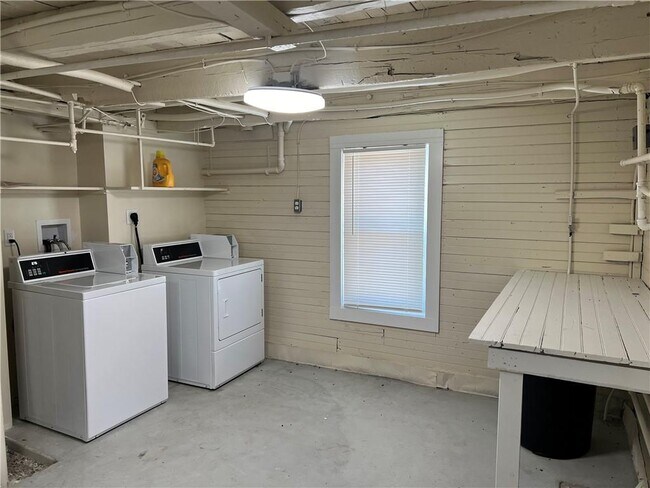 Building Photo - 274 Waterman Ave