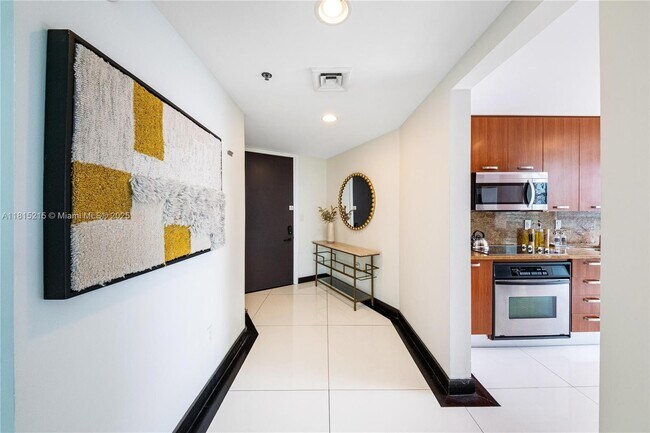 Building Photo - 1395 Brickell Ave