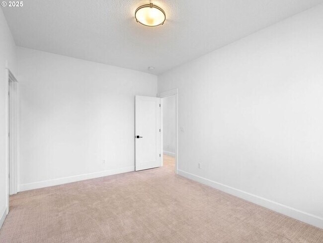 Building Photo - 9010 SW Inez St