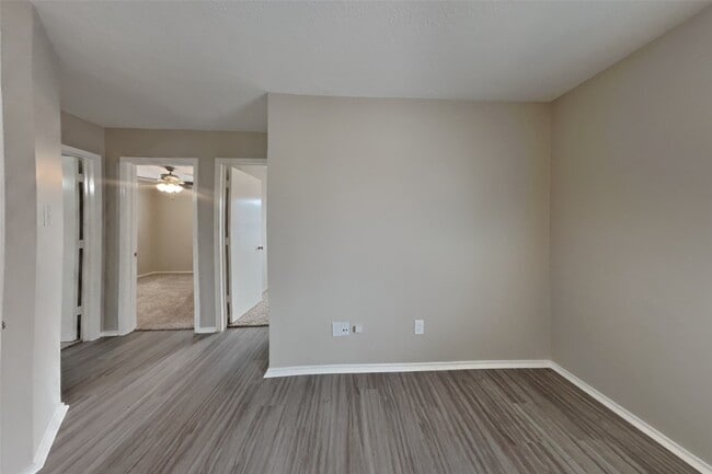 Building Photo - 11950 Rolling Stream Dr