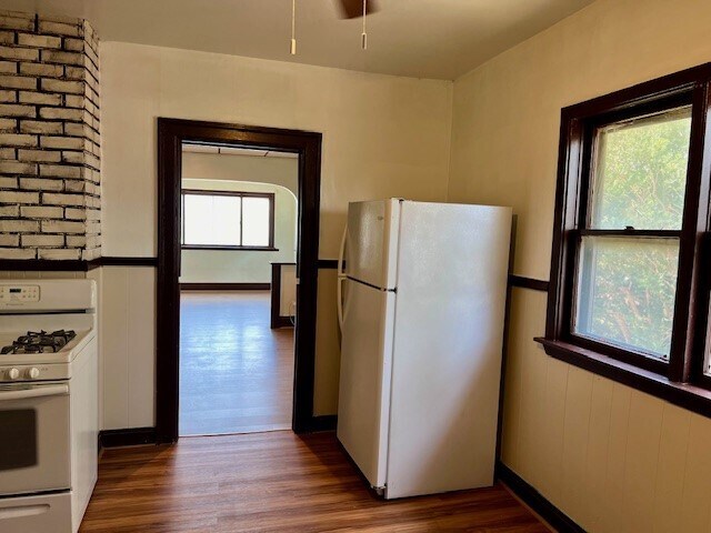 Building Photo - 136 Milton St