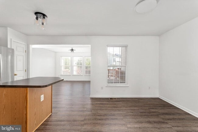 Building Photo - 7102 Finch Ln