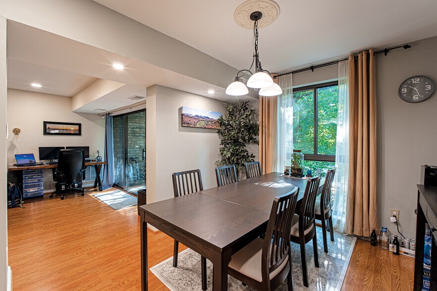 Building Photo - 2037 Royal Fern Ct
