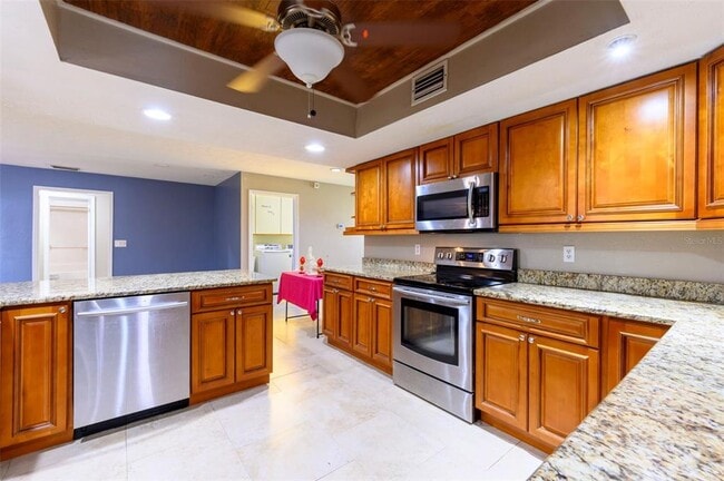 Building Photo - 3122 Reseda Ct