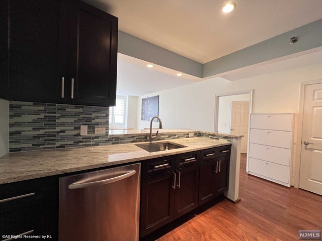 Building Photo - 3303 City