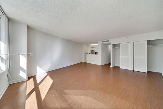 Building Photo - 1500 Bay Rd