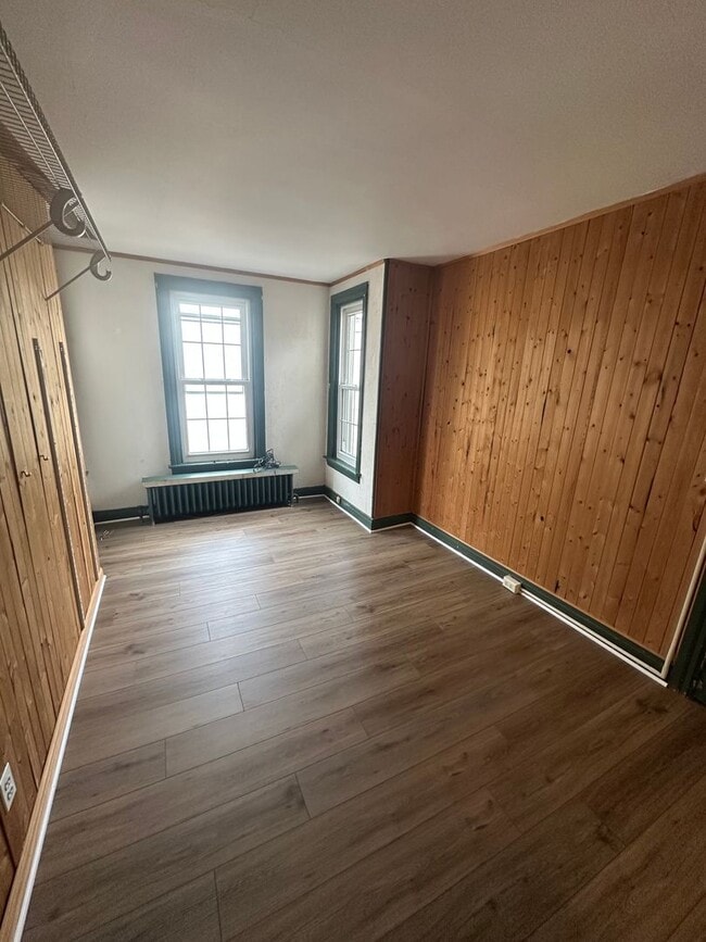 Building Photo - 218 S 6th St