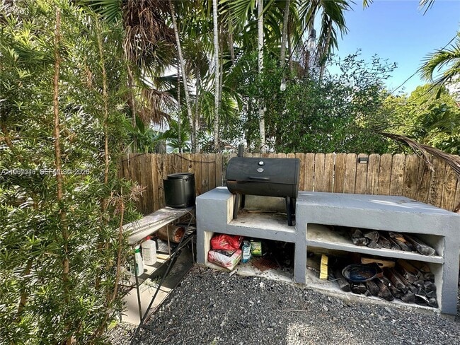 Building Photo - 1135 101st St