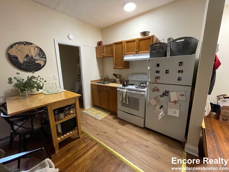 Building Photo - 892 Huntington Ave