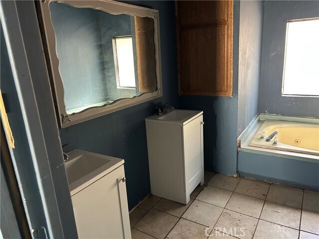 Building Photo - 14435 Skyway