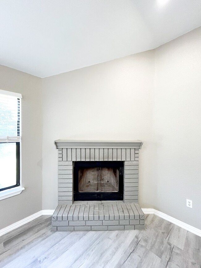 Building Photo - Available NOW!!!! This charming 1 story, 3 bedroom, 2 bath house could be your next home! Beautif...