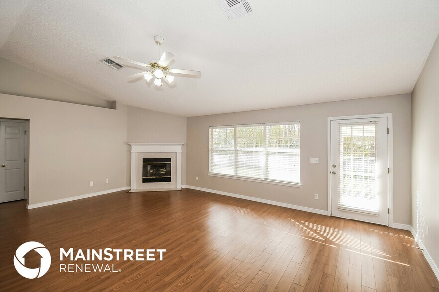 Building Photo - 10450 McGirts Creek Dr