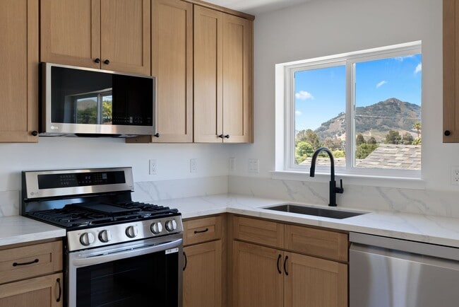 Building Photo - AVAILABLE FOR 2026-2027 SCHOOL YEAR...14 B...