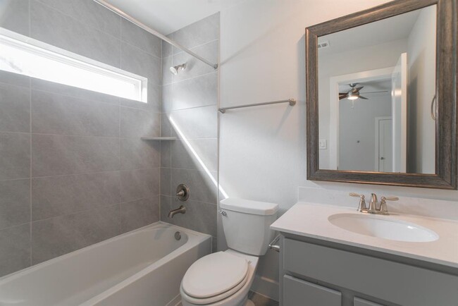 Building Photo - 16 Clearview Terrace Pl