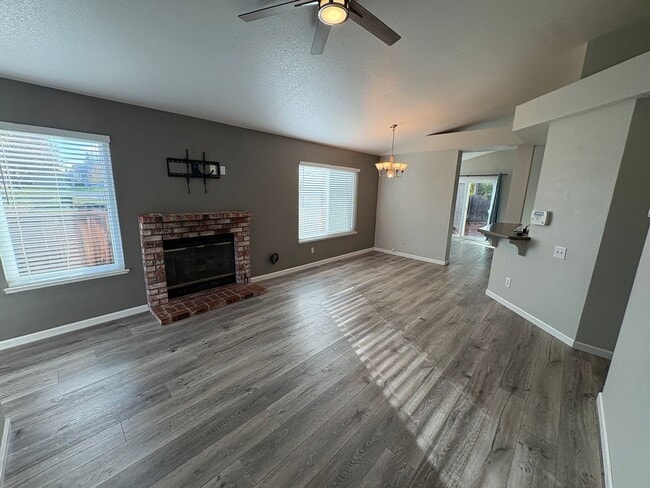 Building Photo - Cozy 3 Bed 2 Bath Home in Brentwood