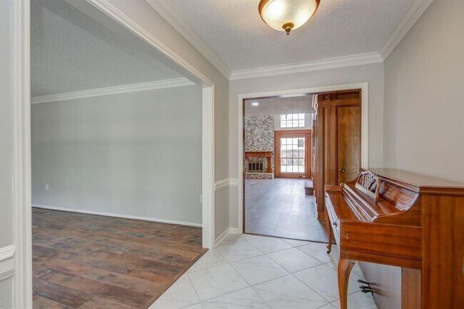 Building Photo - 11918 Glenway Dr