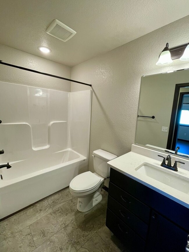 Building Photo - * GAME-CHANGING-MOVE-IN-SPECIAL * 4 Bedroom, 3 Bathroom with Office for Rent