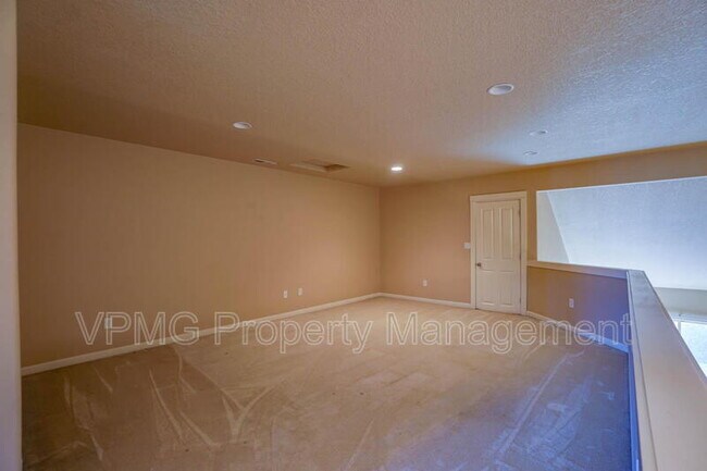 Building Photo - 8019 NE 61st St