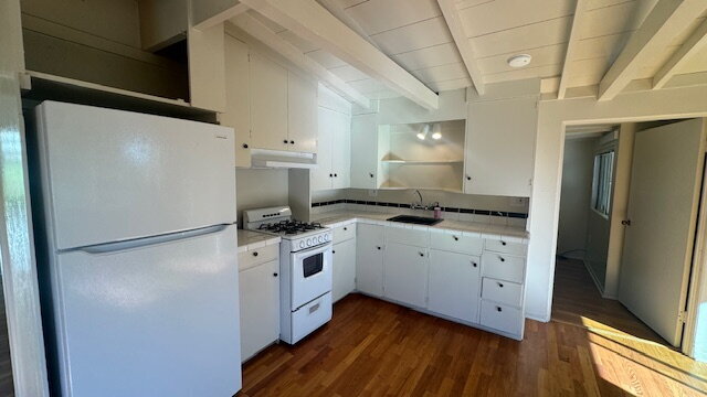 Building Photo - Move-in special: 50% off first month!  Pea...