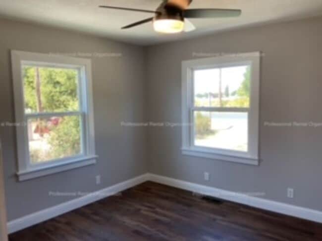Building Photo - Country property minutes from downtown Pet...