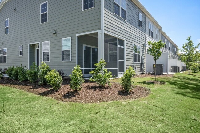 Building Photo - End Unit  Townhome | Open floor plan | 2 C...
