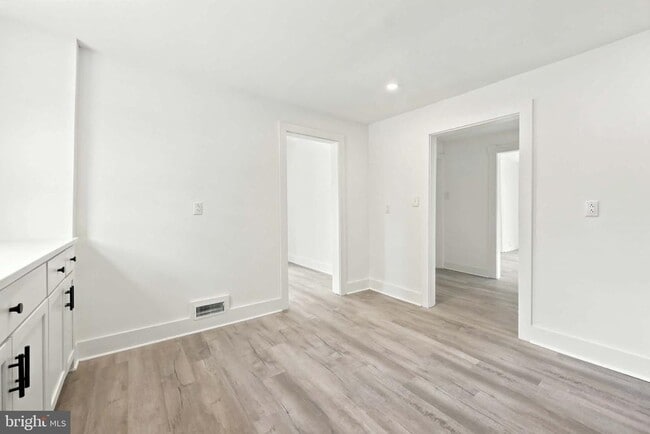 Building Photo - 471 N Elmwood Rd