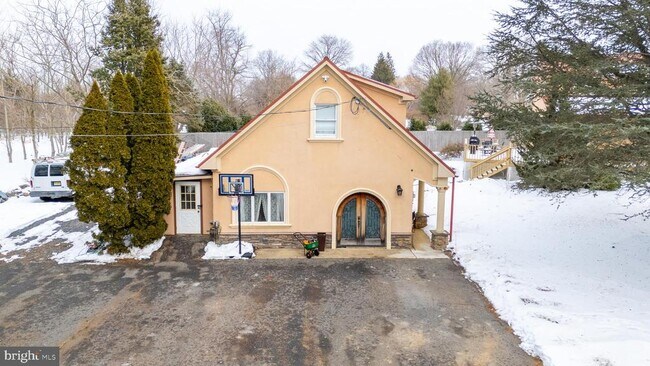 Building Photo - 341 Gordon Rd