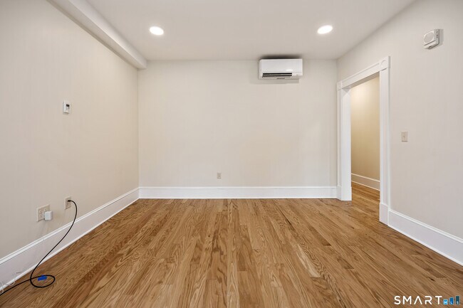 Building Photo - 1355 Main St