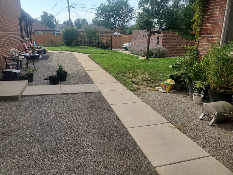 courtyard - 3333 N Harrison St