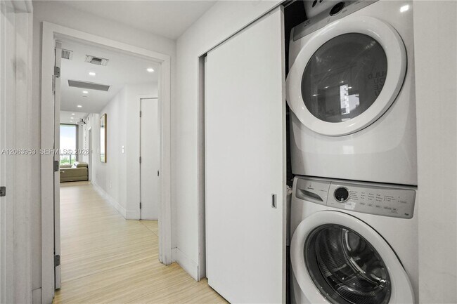 Building Photo - 16385 Biscayne Blvd