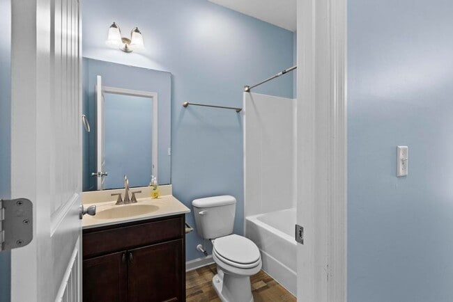 Building Photo - Beautiful Townhome with BEACH Convenience!